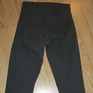 Lululemon Athletica Gray Hi Rise Crops..size 4